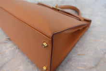 Load image into Gallery viewer, HERMES KELLY 32 Graine Couchevel leather Natural □C Engraving Shoulder bag 700040072