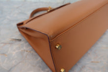 Load image into Gallery viewer, HERMES KELLY 32 Graine Couchevel leather Natural □C Engraving Shoulder bag 700040072