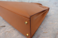 Load image into Gallery viewer, HERMES KELLY 32 Graine Couchevel leather Natural □C Engraving Shoulder bag 700040072