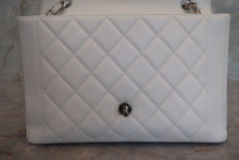 画像をギャラリービューアに読み込む, CHANEL/シャネル ダイアナマトラッセチェーンショルダーバッグ キャビアスキン ホワイト/シルバー金具 ショルダーバッグ 700120230