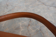 Load image into Gallery viewer, HERMES KELLY 32 Graine Couchevel leather Natural □C Engraving Shoulder bag 700040072