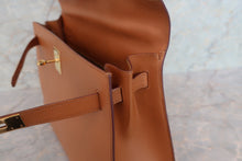 Load image into Gallery viewer, HERMES KELLY 32 Graine Couchevel leather Natural □C Engraving Shoulder bag 700040072