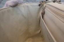 画像をギャラリービューアに読み込む, CHANEL/シャネル ダイアナマトラッセチェーンショルダーバッグ キャビアスキン ホワイト/シルバー金具 ショルダーバッグ 700120230