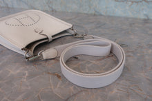 将图片加载到图库查看器,HERMES EVELYNE TPM Clemence leather Gris perle W刻印 Shoulder bag 800060189