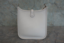 将图片加载到图库查看器,HERMES EVELYNE TPM Clemence leather Gris perle W刻印 Shoulder bag 800060189