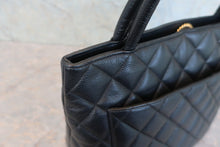 画像をギャラリービューアに読み込む, CHANEL/シャネル 復刻トート キャビアスキン ブラック/ゴールド金具 トートバッグ 800050040