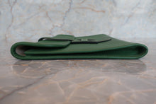 画像をギャラリービューアに読み込む, HERMES/エルメス ジジェPM クシュベル グリーン 〇X刻印 クラッチバッグ 700030212