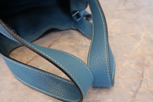 Load image into Gallery viewer, HERMES PICOTIN LOCK MM Clemence leather Blue jean □O Engraving Hand bag 700120043