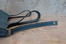 Load image into Gallery viewer, HERMES PICOTIN LOCK MM Clemence leather Blue jean □O Engraving Hand bag 700120043