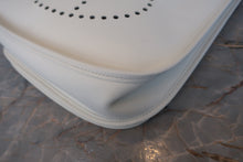 Load image into Gallery viewer, HERMES EVELYNE 2PM Epsom leather White □J Engraving Shoulder bag 800080108