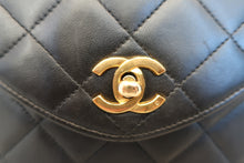 Load image into Gallery viewer, CHANEL Matelasse chain shoulder bag Lambskin Black/Gold hadware Shoulder bag 700120007