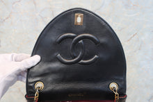 Load image into Gallery viewer, CHANEL Matelasse chain shoulder bag Lambskin Black/Gold hadware Shoulder bag 700120007