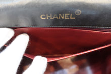 Load image into Gallery viewer, CHANEL Matelasse chain shoulder bag Lambskin Black/Gold hadware Shoulder bag 700120007