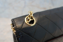 Load image into Gallery viewer, CHANEL Matelasse chain shoulder bag Lambskin Black/Gold hadware Shoulder bag 700120020