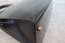 画像をギャラリービューアに読み込む, HERMES/エルメス ケリー28 ボックスカーフ ブラック 〇T刻印 ハンドバッグ 700120233