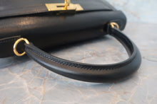 画像をギャラリービューアに読み込む, HERMES/エルメス ケリー28 ボックスカーフ ブラック 〇T刻印 ハンドバッグ 700120233