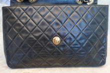 将图片加载到图库查看器,CHANEL/香奈儿 大号CF 单盖 链条包 羊皮 Black/Gold hadware(黑色/金色金属) 肩背包 700120005
