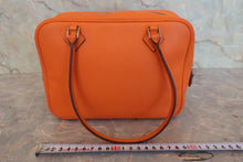 Load image into Gallery viewer, HERMES PLUME 20 Epsom leather Orange □J Engraving Hand bag 800080078