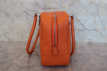 Load image into Gallery viewer, HERMES PLUME 20 Epsom leather Orange □J Engraving Hand bag 800080078
