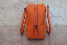 Load image into Gallery viewer, HERMES PLUME 20 Epsom leather Orange □J Engraving Hand bag 800080078