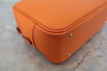 Load image into Gallery viewer, HERMES PLUME 20 Epsom leather Orange □J Engraving Hand bag 800080078