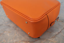 Load image into Gallery viewer, HERMES PLUME 20 Epsom leather Orange □J Engraving Hand bag 800080078