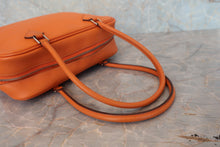 Load image into Gallery viewer, HERMES PLUME 20 Epsom leather Orange □J Engraving Hand bag 800080078