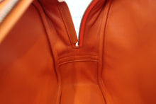 Load image into Gallery viewer, HERMES PLUME 20 Epsom leather Orange □J Engraving Hand bag 800080078