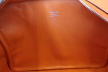Load image into Gallery viewer, HERMES PLUME 20 Epsom leather Orange □J Engraving Hand bag 800080078