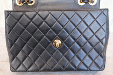 将图片加载到图库查看器,CHANEL/香奈儿 中号CF 单盖包 链条包 羊皮 Black/Gold hadware(黑色/金色金属) 肩背包 700100138