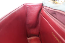 Load image into Gallery viewer, CHANEL Medium Matelasse single flap chain shoulder bag Lambskin Black/Gold hadware Shoulder bag 700080059