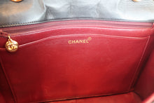 Load image into Gallery viewer, CHANEL Medium Matelasse single flap chain shoulder bag Lambskin Black/Gold hadware Shoulder bag 700080059