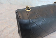 将图片加载到图库查看器,CHANEL/香奈儿 戴妃 CF 链条包 羊皮 Black/Gold hadware(黑色/金色金属) 肩背包 800030200
