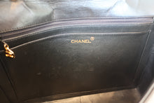 Load image into Gallery viewer, CHANEL Medium Matelasse single flap chain shoulder bag Lambskin Black/Gold hadware Shoulder bag 700100113