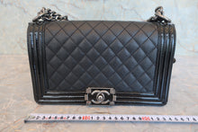 画像をギャラリービューアに読み込む, CHANEL/シャネル ボーイシャネルチェーンショルダーバッグ ソフトキャビアスキン/パテント ブラック/シルバー金具 ショルダーバッグ 800030193