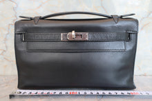 Load image into Gallery viewer, HERMES Pochette Kelly Gulliver leather Black □H Engraving Hand bag 700090083