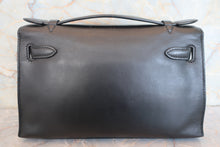 Load image into Gallery viewer, HERMES Pochette Kelly Gulliver leather Black □H Engraving Hand bag 700090083