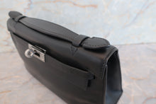 Load image into Gallery viewer, HERMES Pochette Kelly Gulliver leather Black □H Engraving Hand bag 700090083