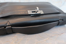 Load image into Gallery viewer, HERMES Pochette Kelly Gulliver leather Black □H Engraving Hand bag 700090083