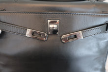 Load image into Gallery viewer, HERMES Pochette Kelly Gulliver leather Black □H Engraving Hand bag 700090083