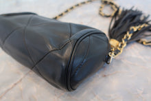 将图片加载到图库查看器,CHANEL/香奈儿 经典双C 流苏 链条包 羊皮 Black/Gold hadware(黑色/金色金属) 肩背包 700100159
