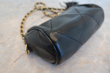 将图片加载到图库查看器,CHANEL/香奈儿 经典双C 流苏 链条包 羊皮 Black/Gold hadware(黑色/金色金属) 肩背包 700100159