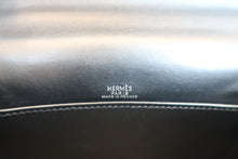 Load image into Gallery viewer, HERMES Pochette Kelly Gulliver leather Black □H Engraving Hand bag 700090083