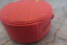 Load image into Gallery viewer, CHANEL Matelasse round chain shoulder bag Lambskin Pink/Gold hadware Shoulder bag 700060009