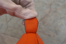 将图片加载到图库查看器,HERMES/BOLIDE 31 Clemence leather Orange □L刻印 Shoulder bag 700110186