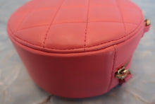 Load image into Gallery viewer, CHANEL Matelasse round chain shoulder bag Lambskin Pink/Gold hadware Shoulder bag 700060009