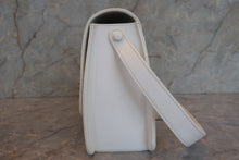 將圖片載入圖庫檢視器 CHANEL/シャネル ココマークショルダーバッグ キャビアスキン ホワイト ショルダーバッグ 700090065