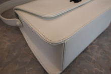 將圖片載入圖庫檢視器 CHANEL/シャネル ココマークショルダーバッグ キャビアスキン ホワイト ショルダーバッグ 700090065