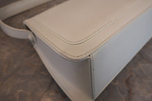 將圖片載入圖庫檢視器 CHANEL/シャネル ココマークショルダーバッグ キャビアスキン ホワイト ショルダーバッグ 700090065