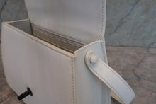 將圖片載入圖庫檢視器 CHANEL/シャネル ココマークショルダーバッグ キャビアスキン ホワイト ショルダーバッグ 700090065